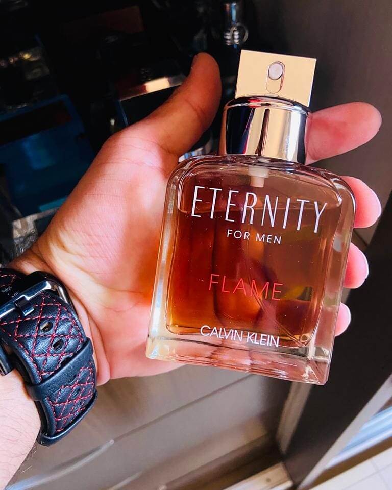 CK Calvin Klein  Eternity Flame For men EDT น้ำหอมผู้ชายกลิ่นหอมสดชื่นแต่อบอุ่น ที่สะท้อนถึงพลังของแสงอาทิตย์ประกายสีส้มบนท้องฟ้า ขับมนต์เสน่ห์อันแสนเย้ายวนของกลิ่นอายธรรมชาติ กับความเร่าร้อนของเปลวเพลิงได้อย่างลงตัว 